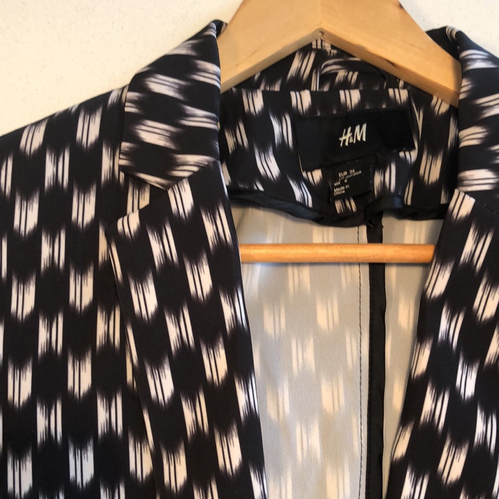 π 2/25$ H&M blazer - Picture 2 of 3